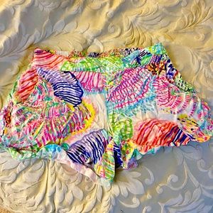 Lilly Pulitzer knit stretch shorts size medium